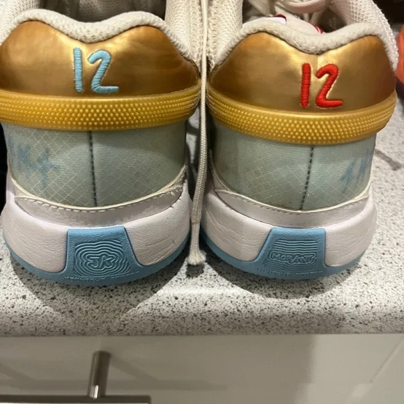 Nike - Picture 2 of 3